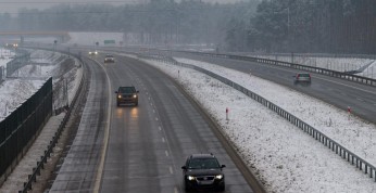 Katastrofalne warunki na drogach w całej Polsce. Gołoledź,...