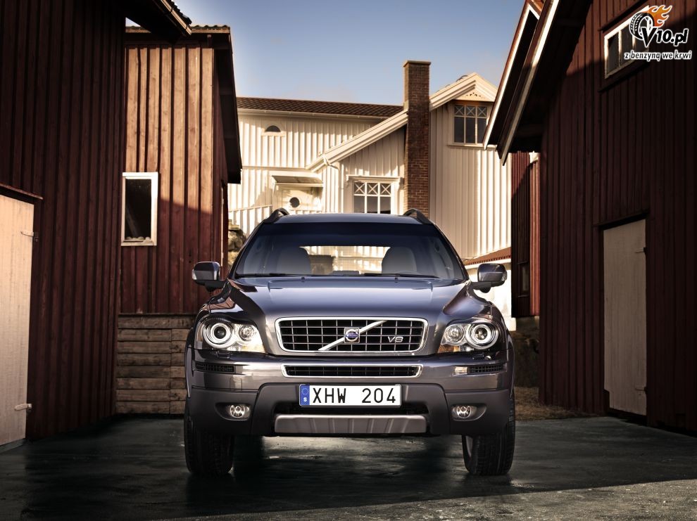 Volvo XC90 V8