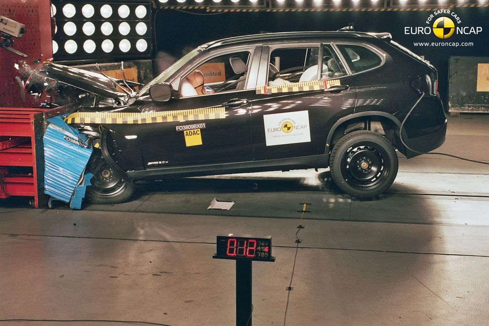 Nowe BMW X1 - test zderzeniowy EuroNCAP