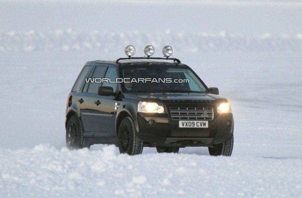 Nowy Land Rover LRX - zdjcie szpiegowskie