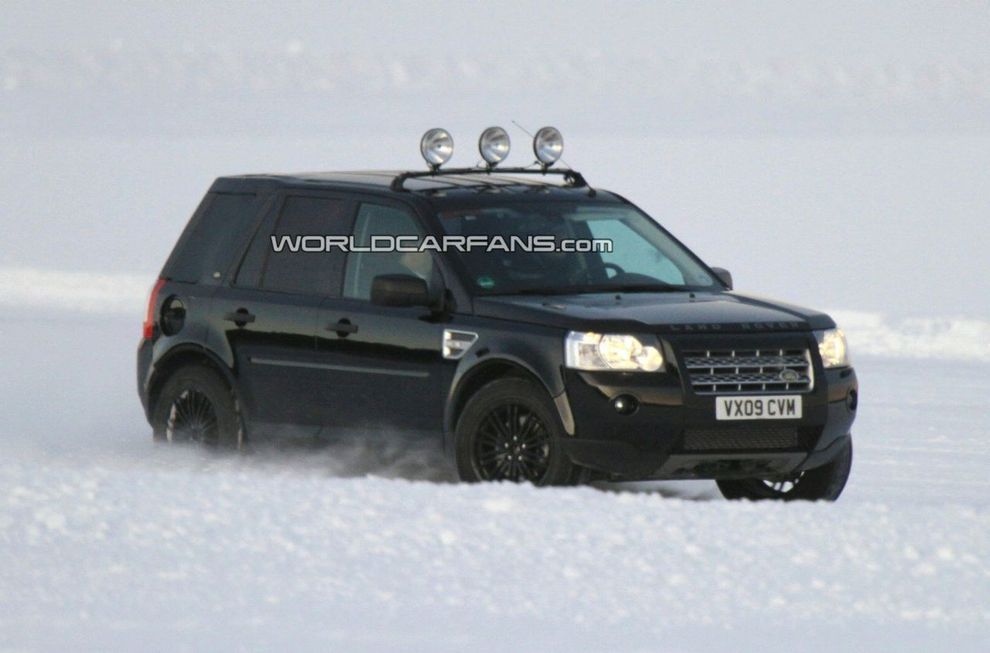 Nowy Land Rover LRX - zdjcie szpiegowskie