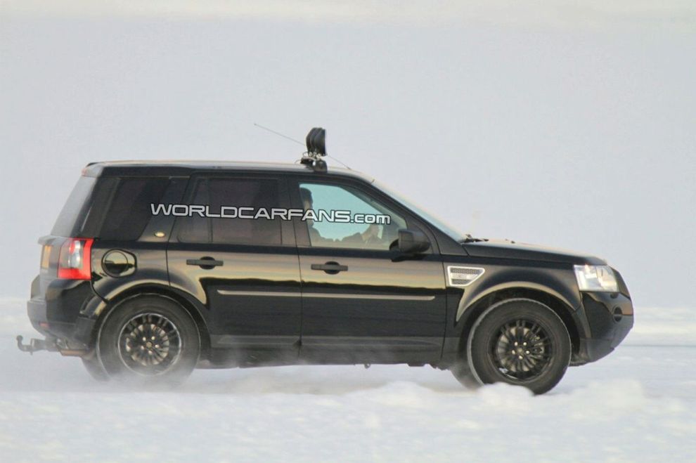 Nowy Land Rover LRX - zdjcie szpiegowskie