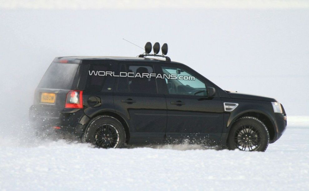 Nowy Land Rover LRX - zdjcie szpiegowskie