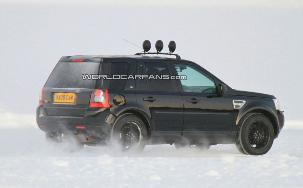 Nowy Land Rover LRX - zdjcie szpiegowskie
