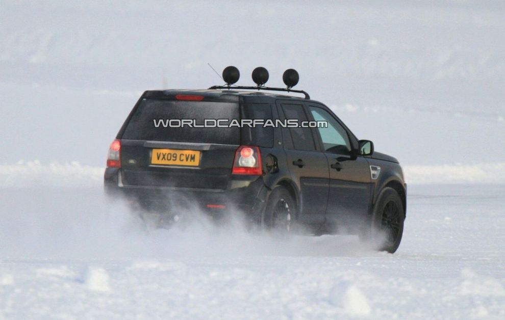Nowy Land Rover LRX - zdjcie szpiegowskie