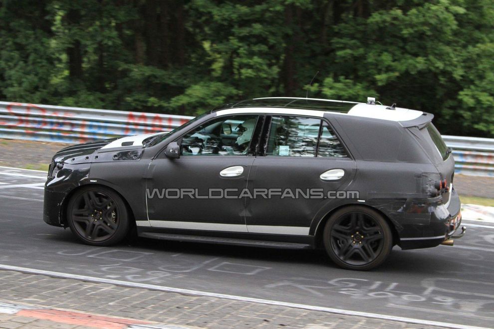 Nowy Mercedes ML63 AMG 2011 - zdjcie szpiegowskie