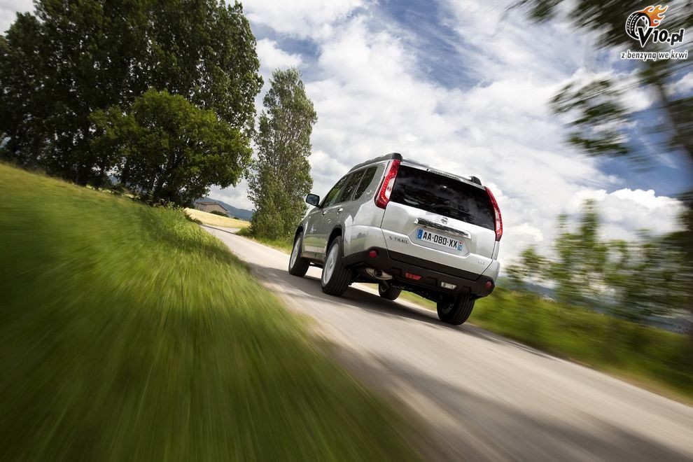 Nowy Nissan X-Trail 2010 po face liftingu - wersja europejska