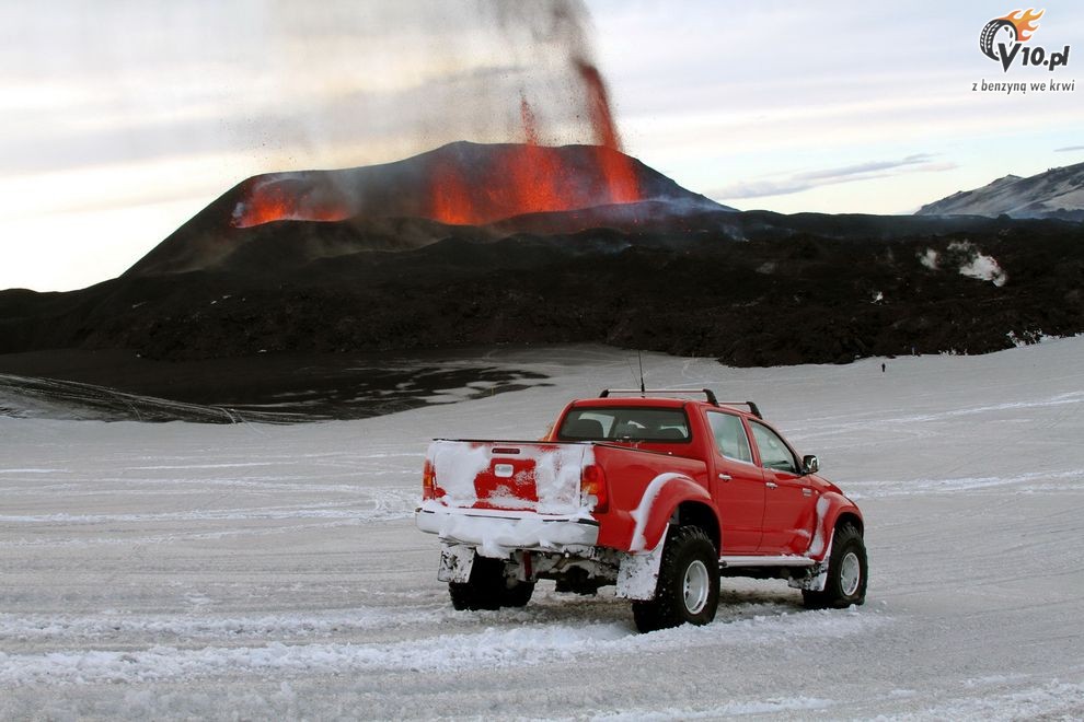 Toyota Hilux przy wulkanie Eyjafallajokull