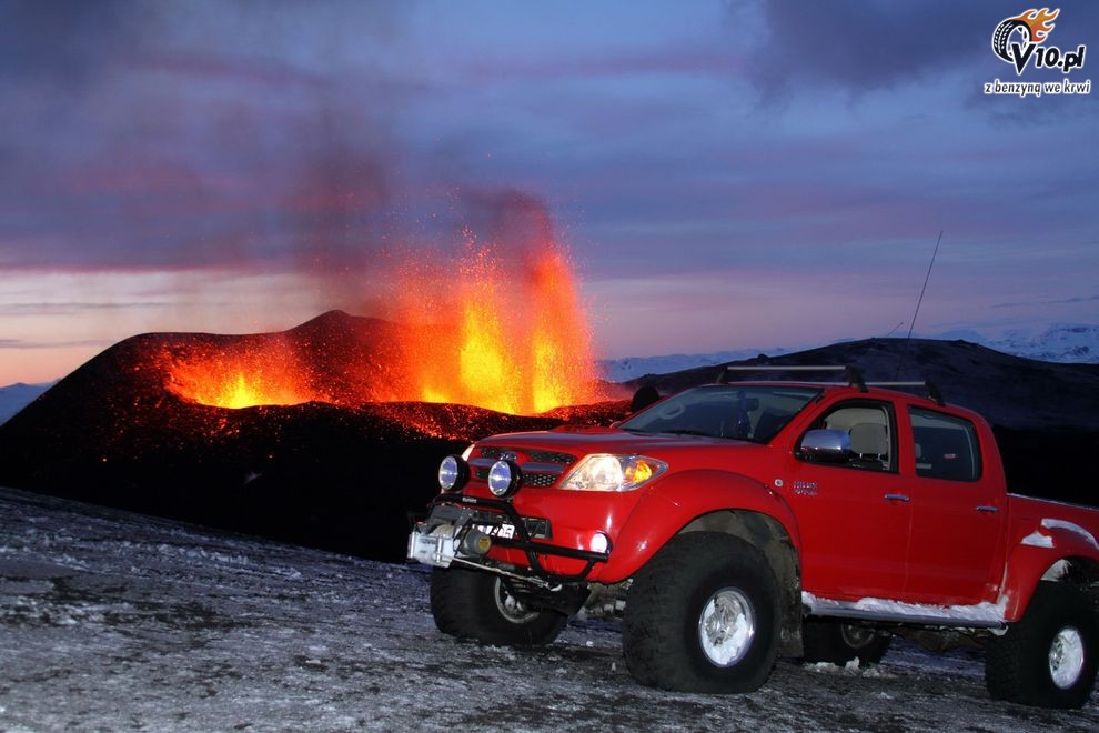 Toyota Hilux przy wulkanie Eyjafallajokull