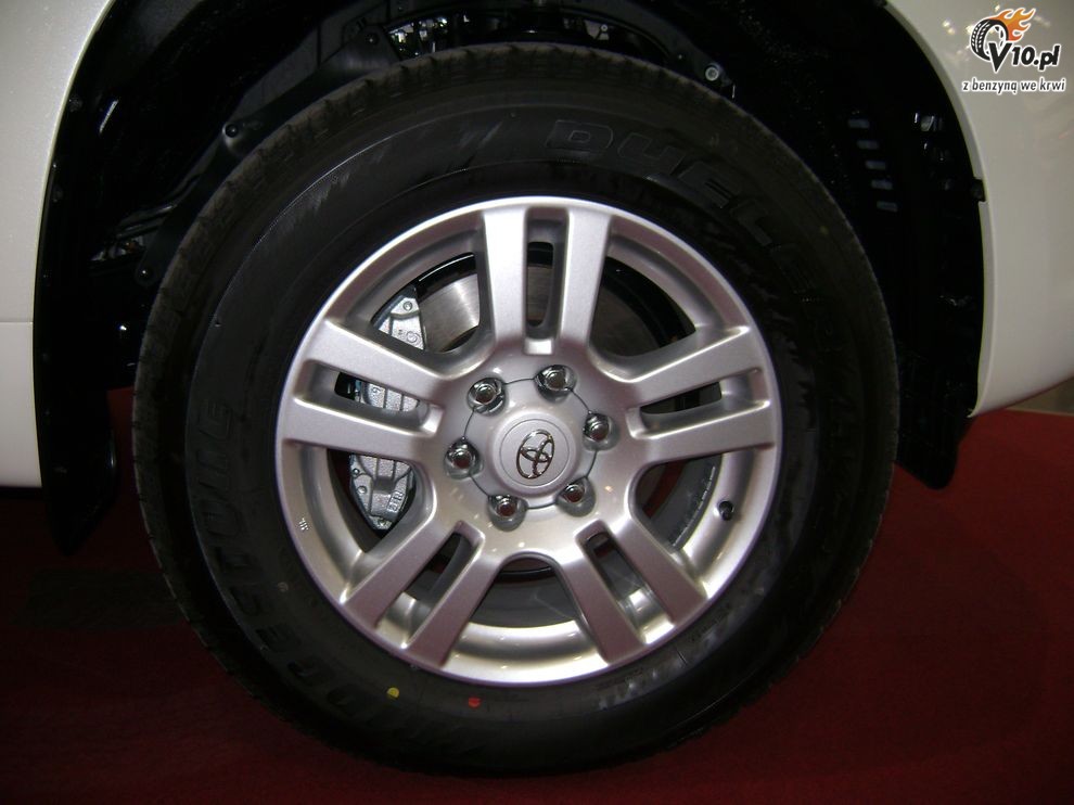 Nowa Toyota Land Cruiser 150 - Pozna Motor show 2010