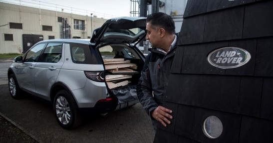 Świąteczna chatka Land Rovera