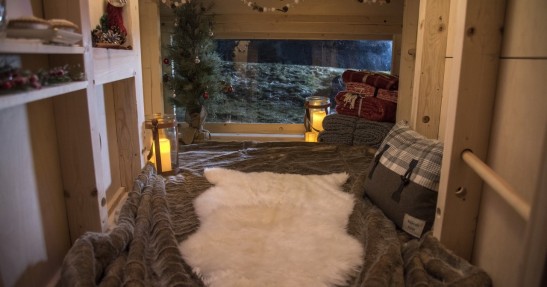 Świąteczna chatka Land Rovera