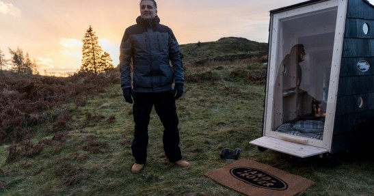 Świąteczna chatka Land Rovera