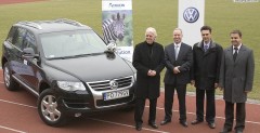 Leo Beenhakker i jego VW Touareg