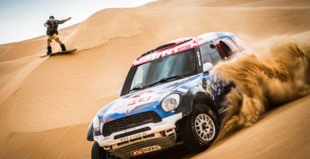 Przygoński w Mini i Pawlusiak na snowboardzie dają czadu na pustynii