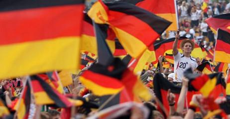 EURO 2012 gorącym tematem na padoku F1 w Walencji