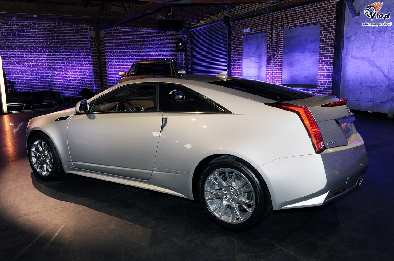 Cadillac CTS Coupe model 2011