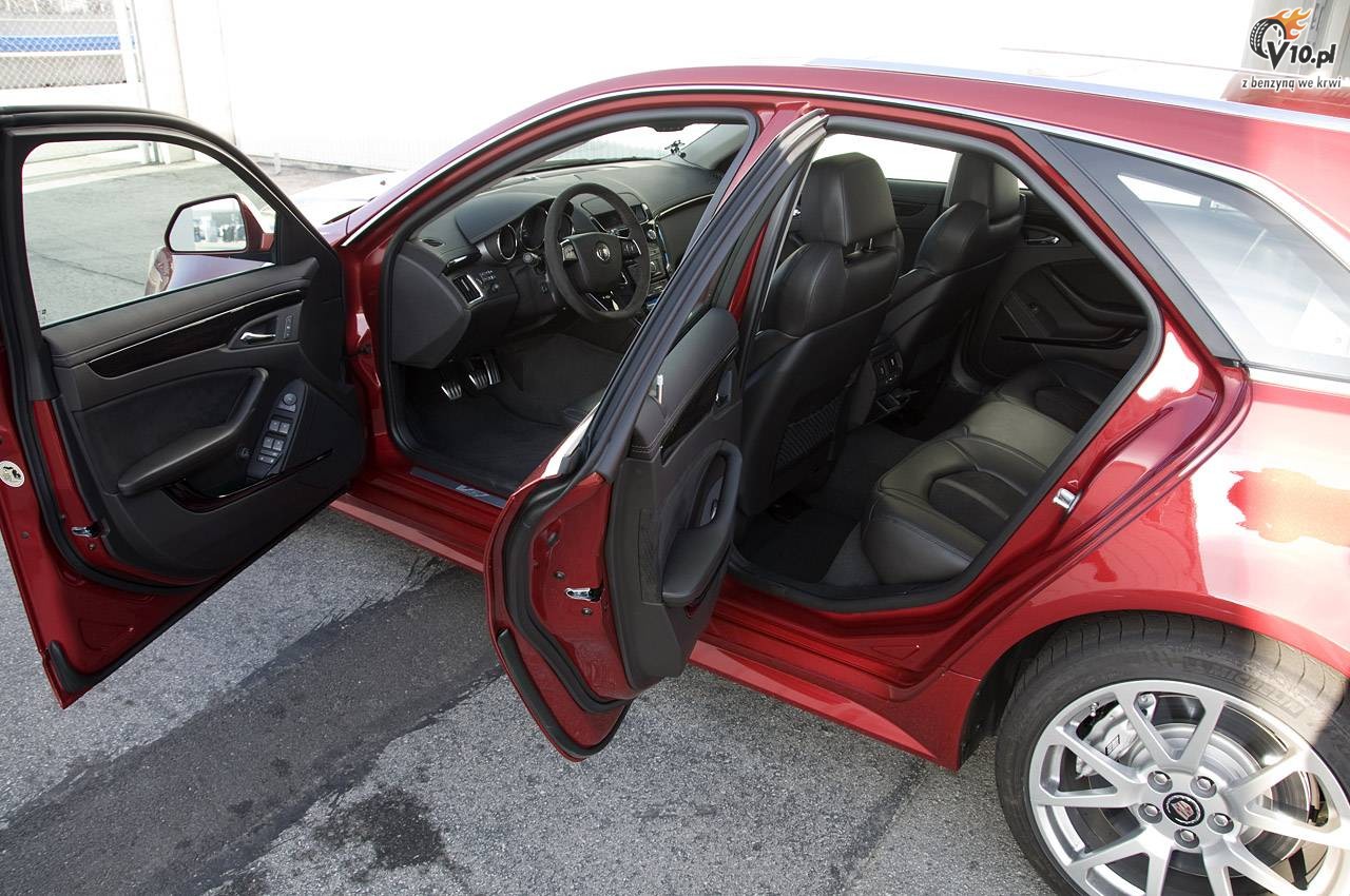 Cadillac CTS-V Wagon model 2011
