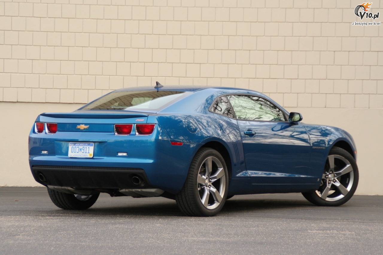 Ford Mustang V6 vs Chevrolet Camaro V6