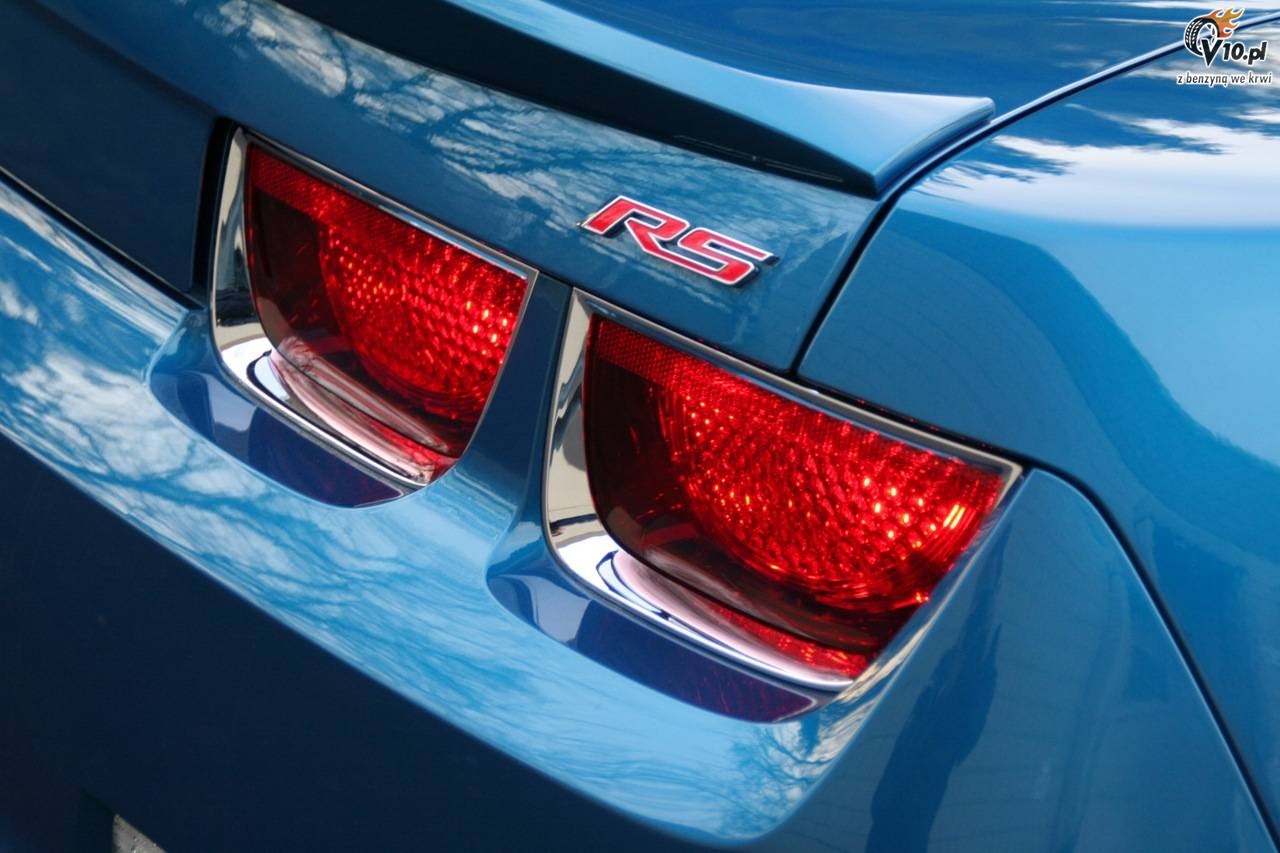 Ford Mustang V6 vs Chevrolet Camaro V6