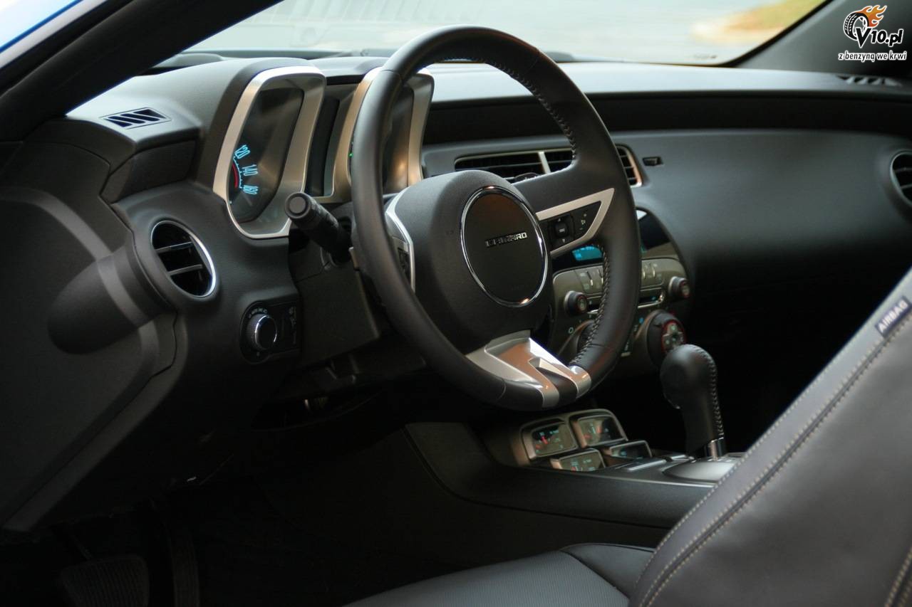 Ford Mustang V6 vs Chevrolet Camaro V6