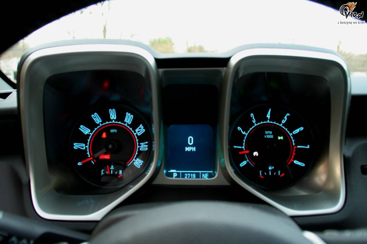 Ford Mustang V6 vs Chevrolet Camaro V6