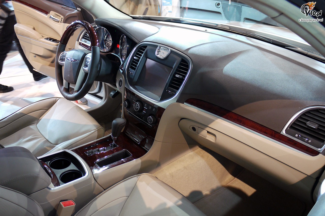 Chrysler 300 model 2011