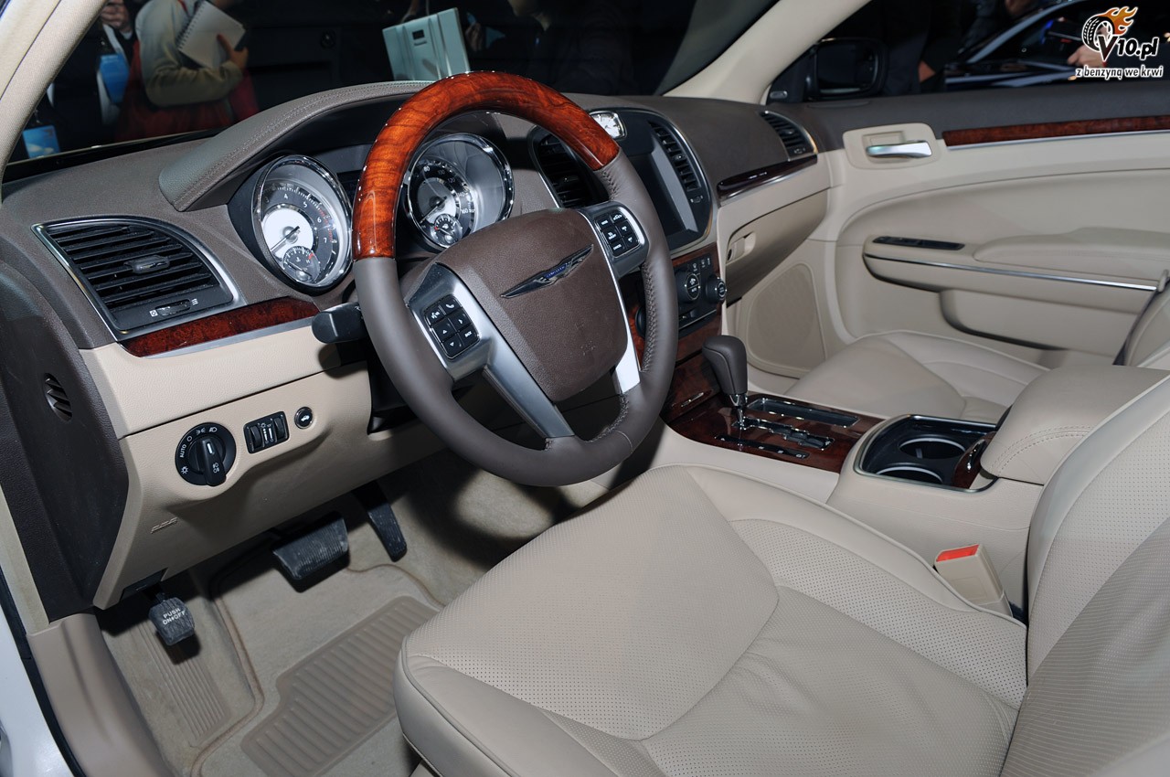 Chrysler 300 model 2011