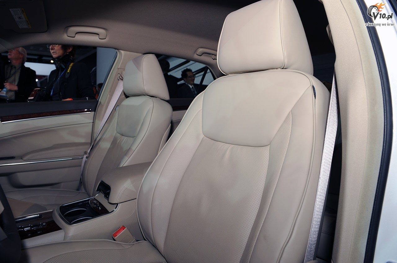 Chrysler 300 model 2011
