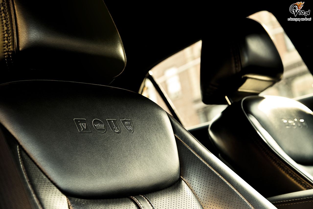 Chrysler 300C John Varvatos Edition