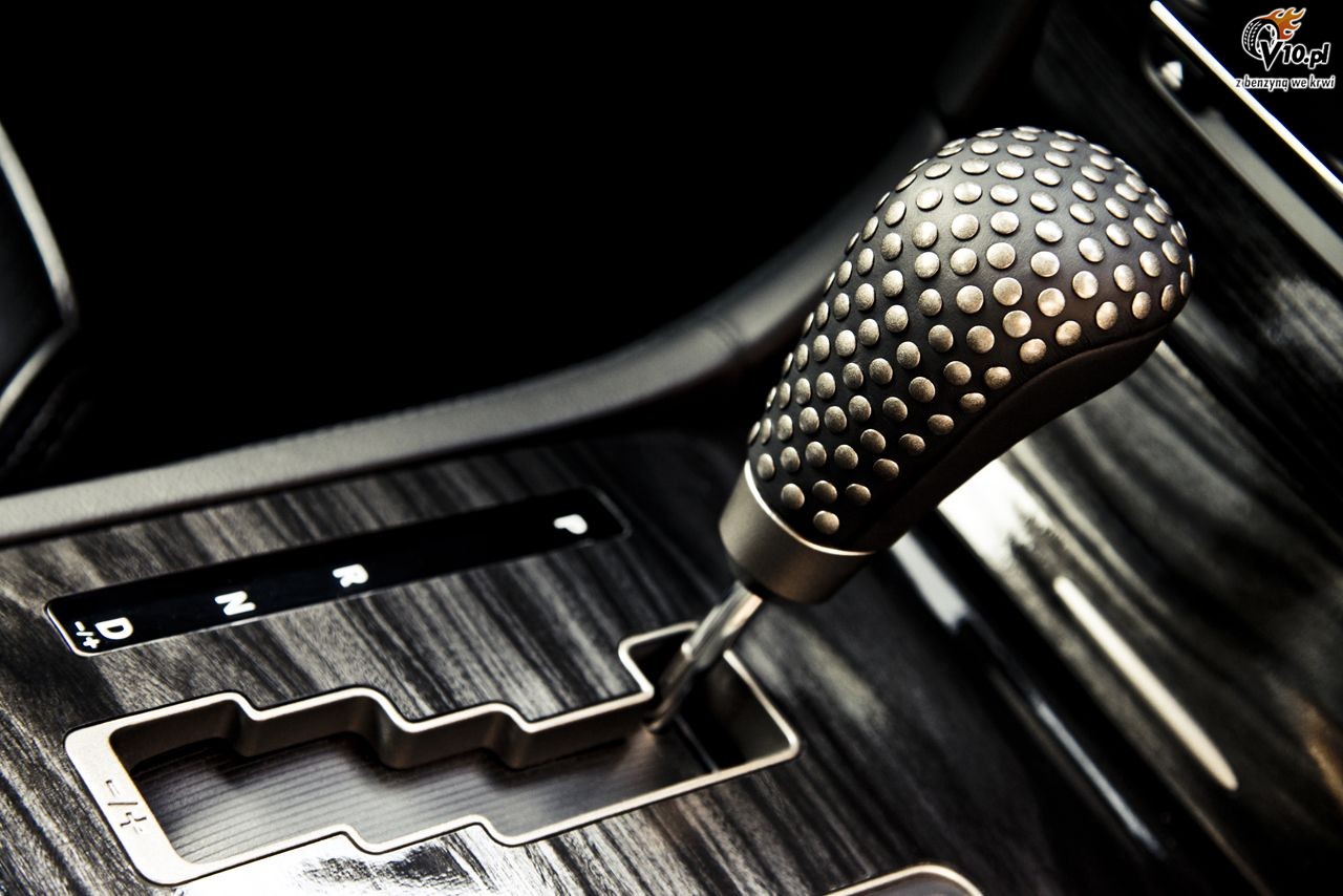 Chrysler 300C John Varvatos Edition