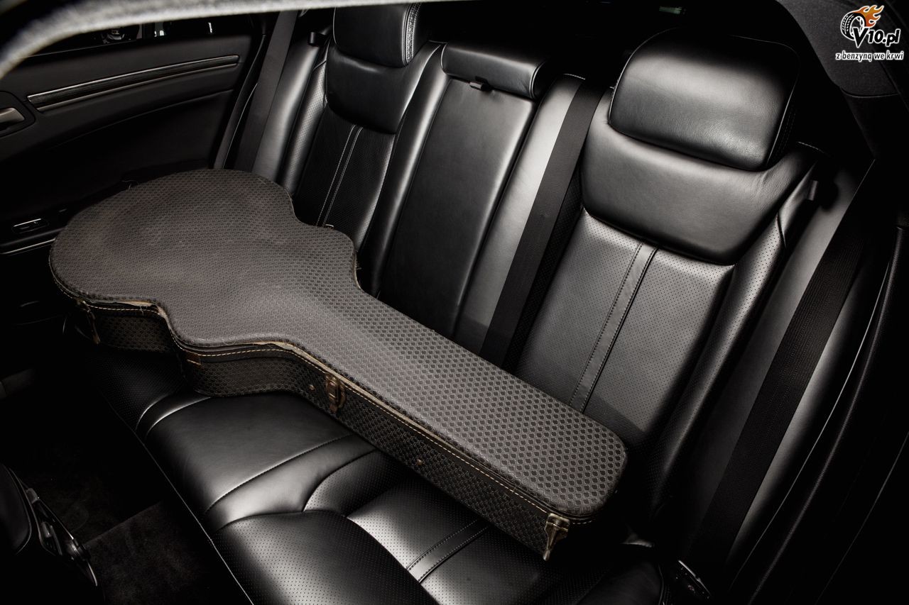 Chrysler 300C John Varvatos Edition