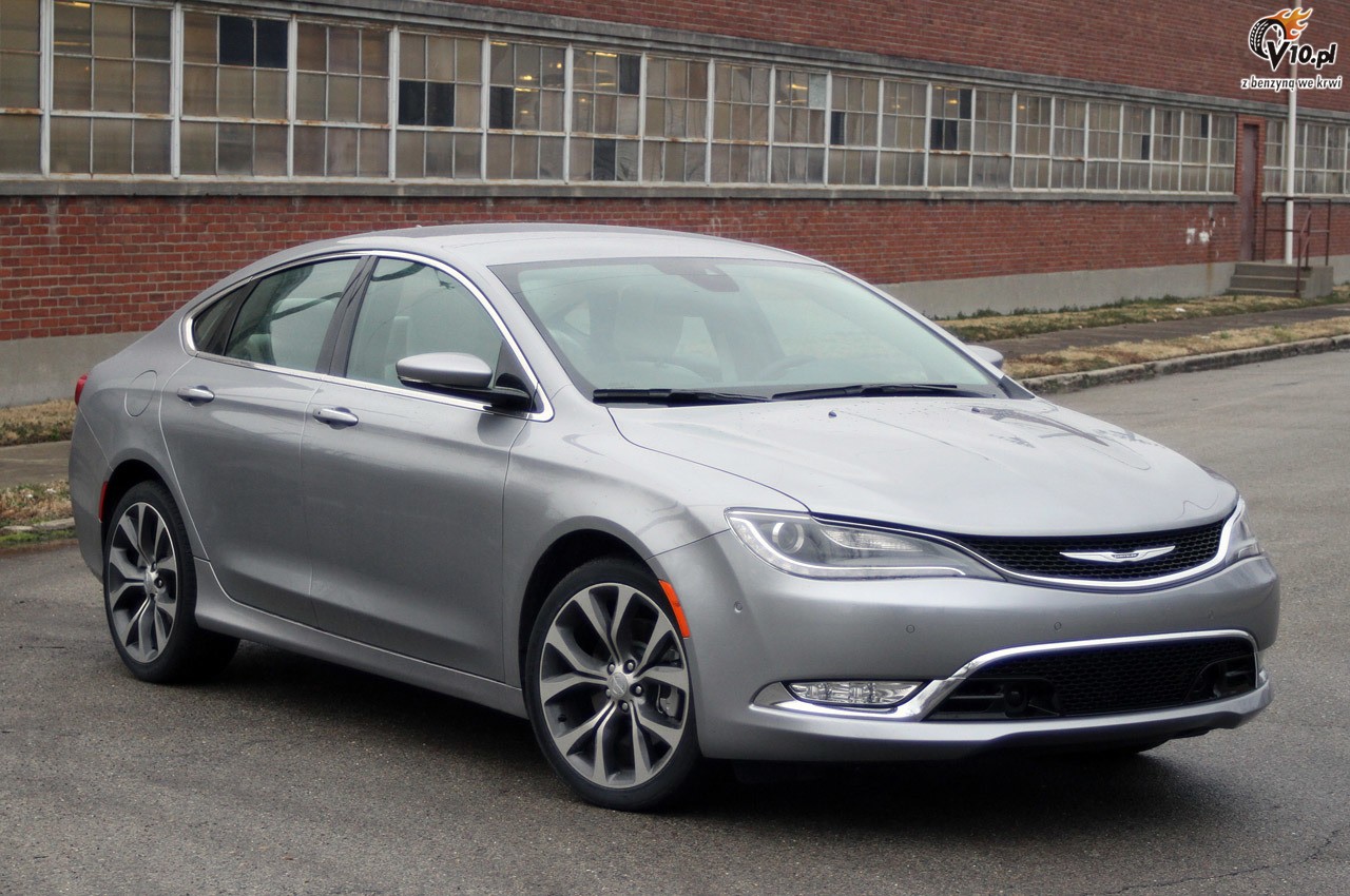 Chrysler 200 model na rok 2015 - pierwsza jazda