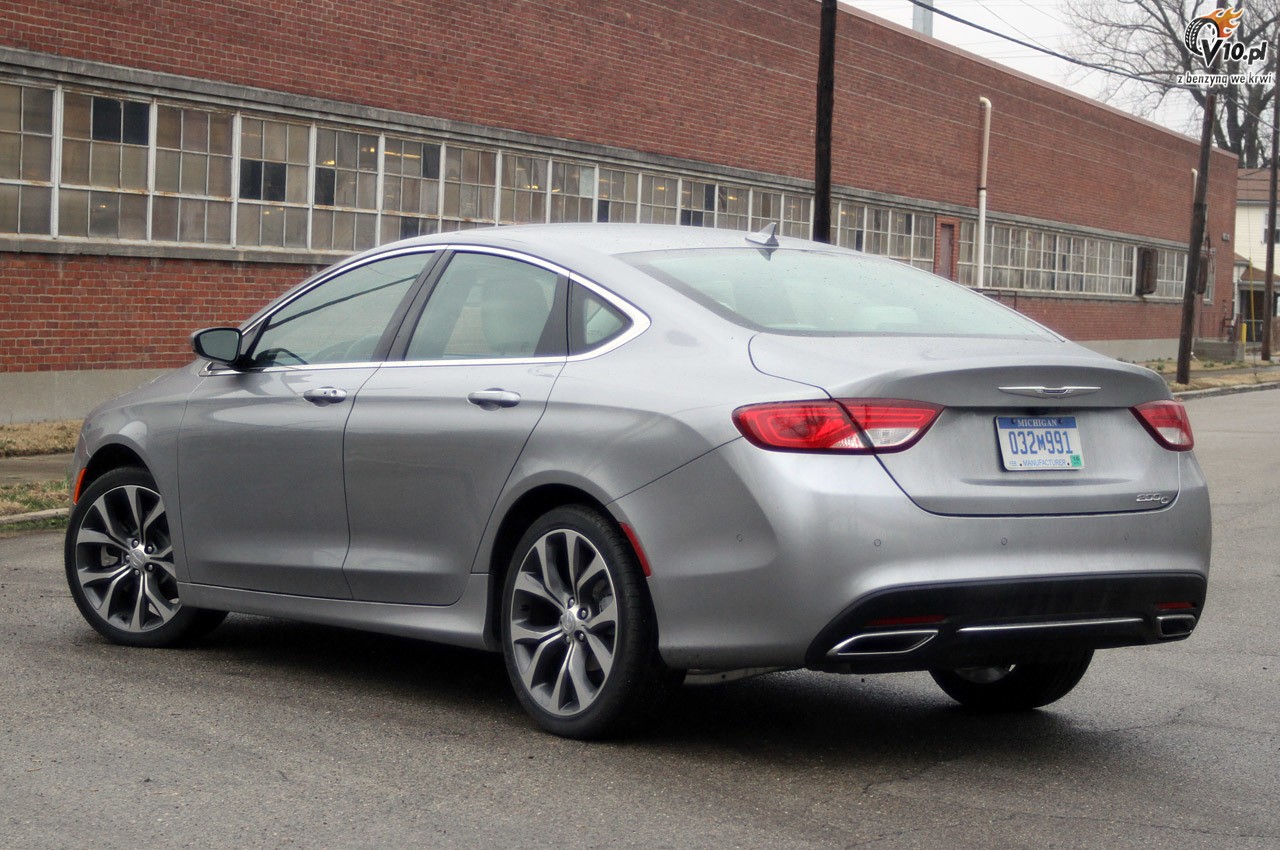 Chrysler 200 model na rok 2015 - pierwsza jazda