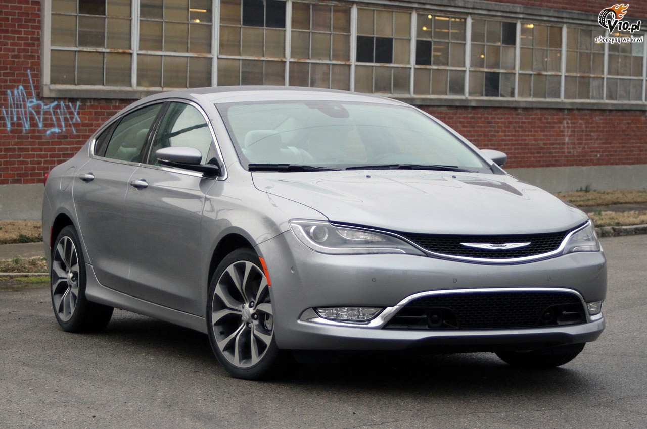 Chrysler 200 model na rok 2015 - pierwsza jazda