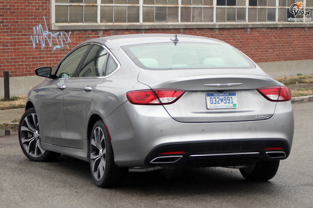 Chrysler 200 model na rok 2015 - pierwsza jazda