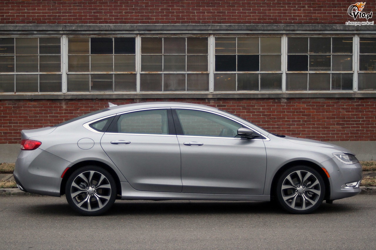 Chrysler 200 model na rok 2015 - pierwsza jazda