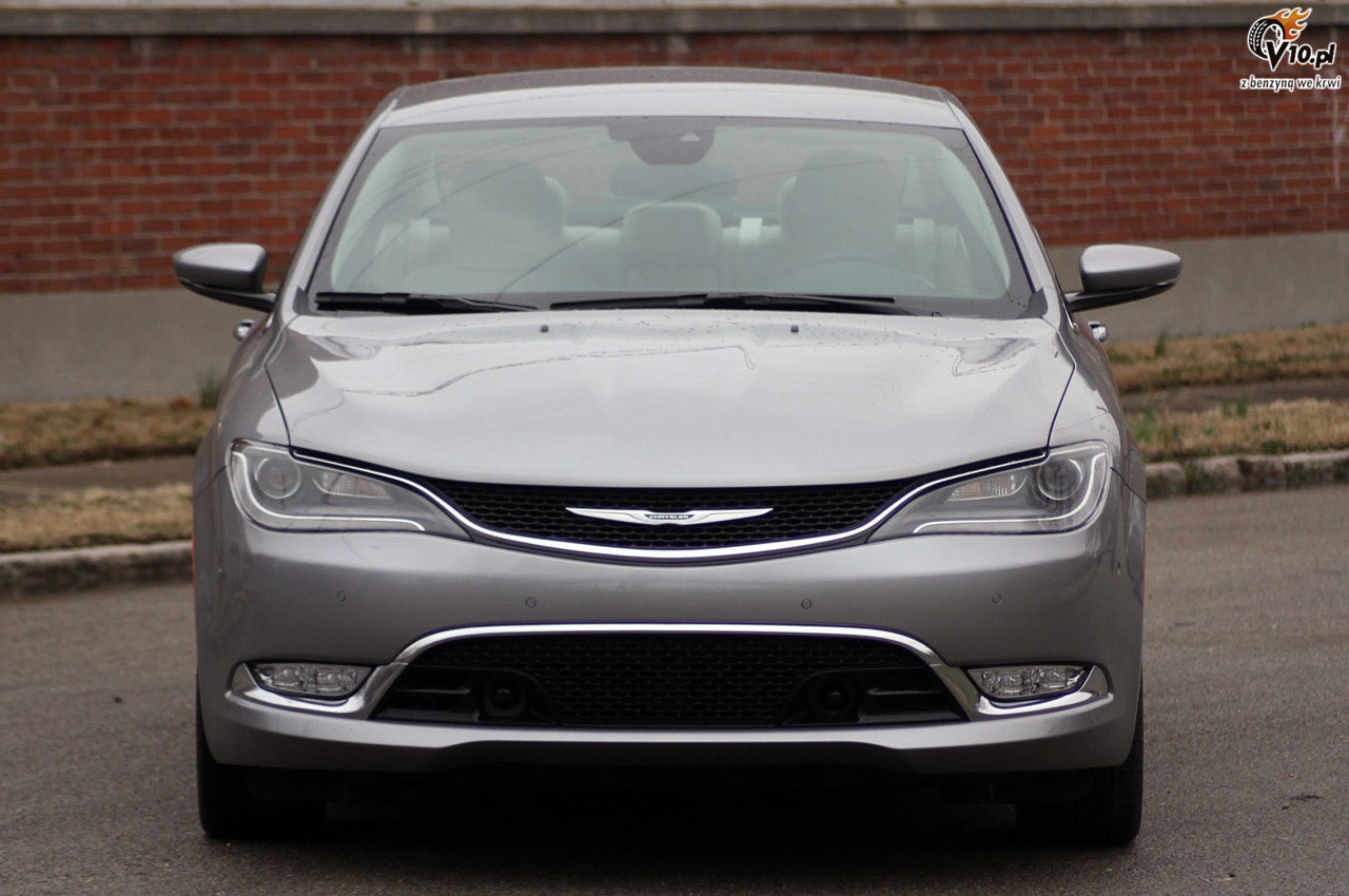 Chrysler 200 model na rok 2015 - pierwsza jazda