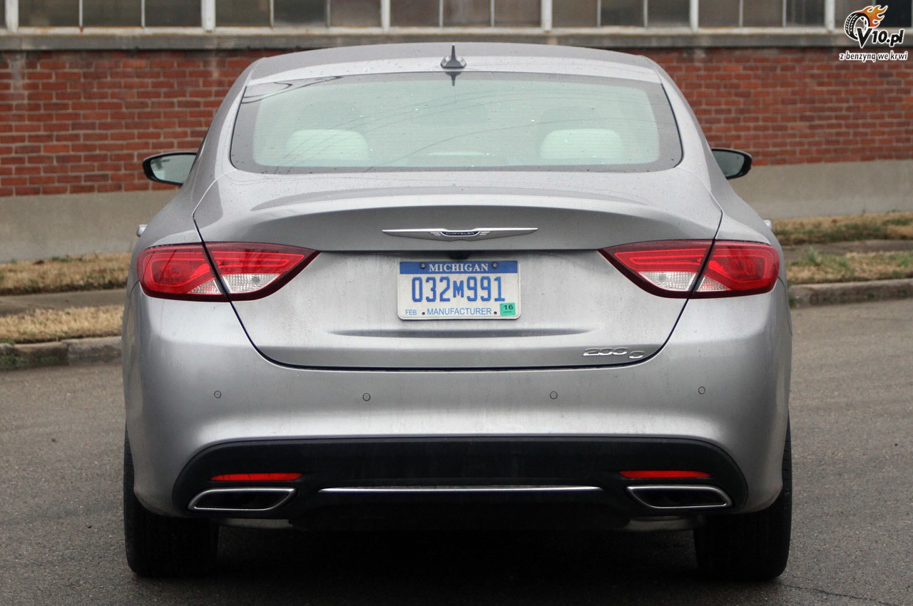 Chrysler 200 model na rok 2015 - pierwsza jazda