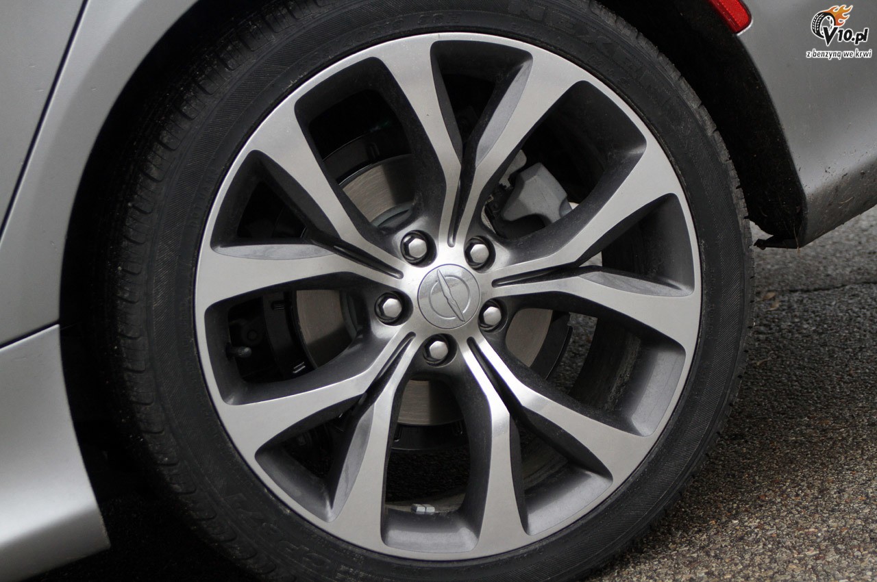 Chrysler 200 model na rok 2015 - pierwsza jazda
