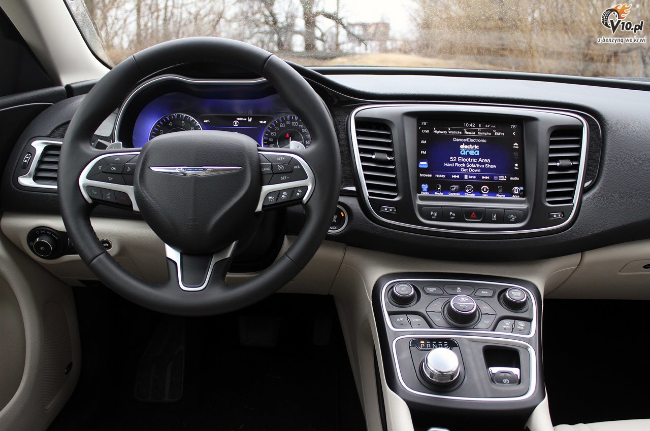 Chrysler 200 model na rok 2015 - pierwsza jazda
