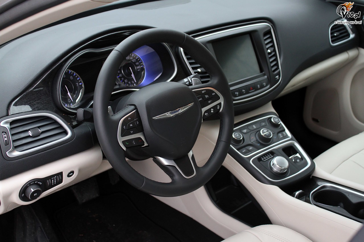 Chrysler 200 model na rok 2015 - pierwsza jazda