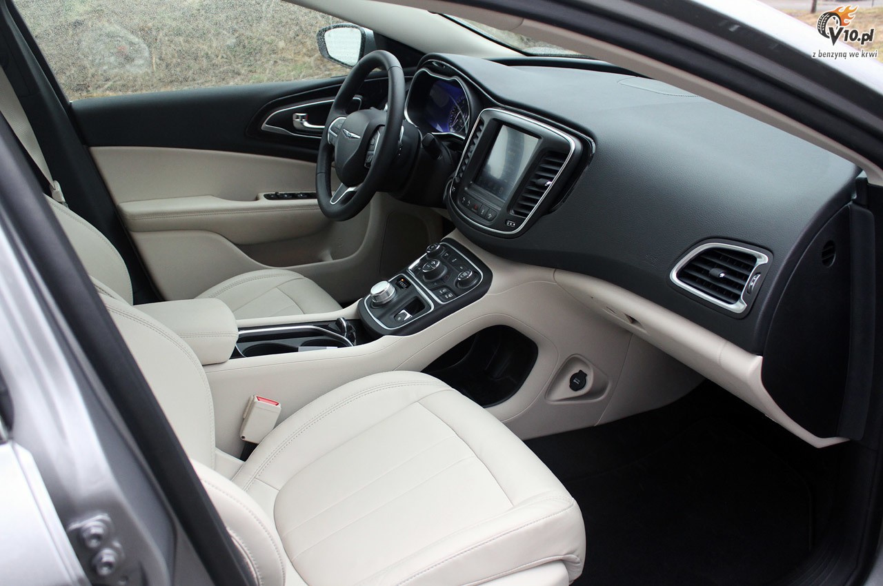 Chrysler 200 model na rok 2015 - pierwsza jazda