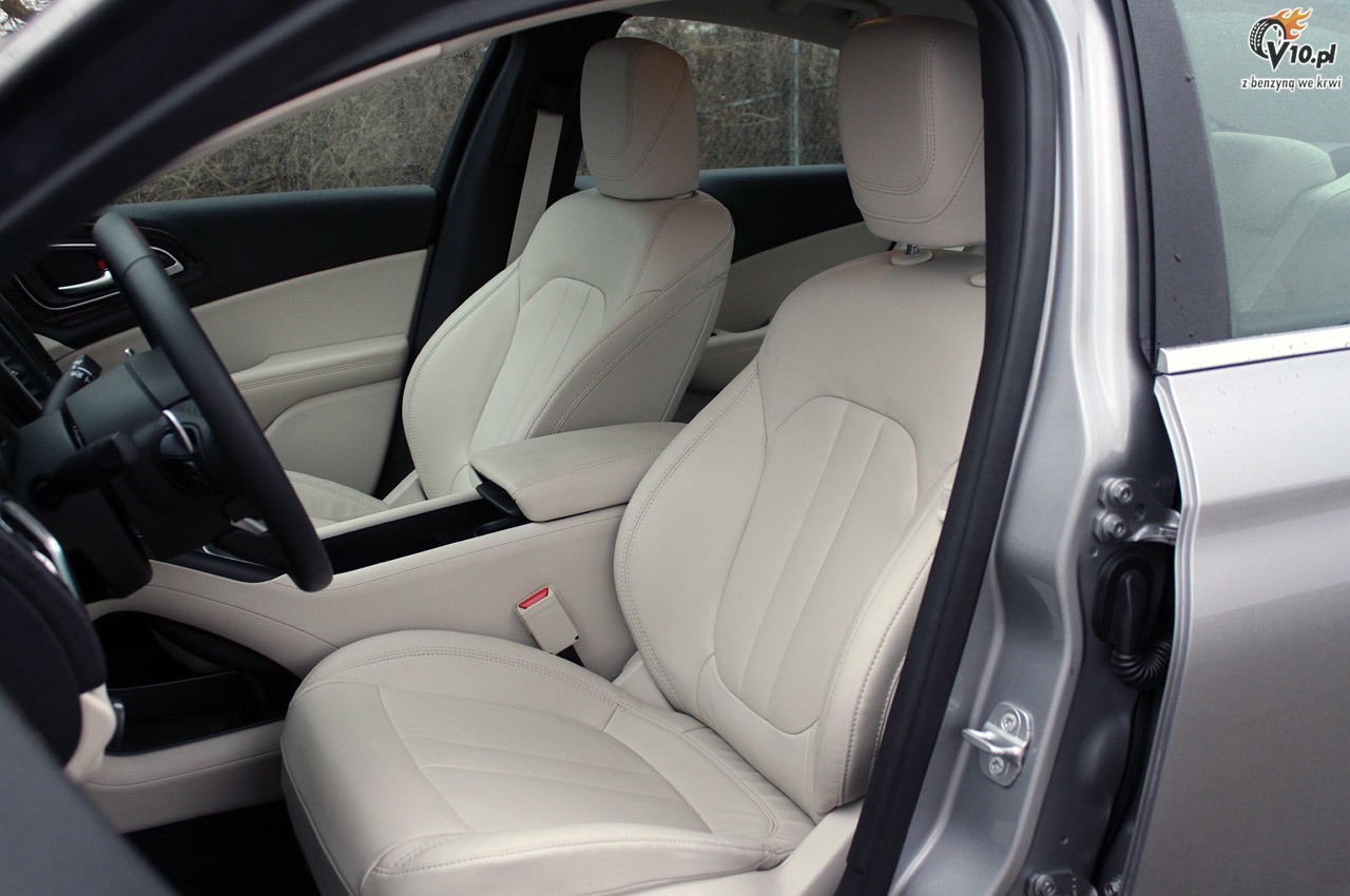 Chrysler 200 model na rok 2015 - pierwsza jazda