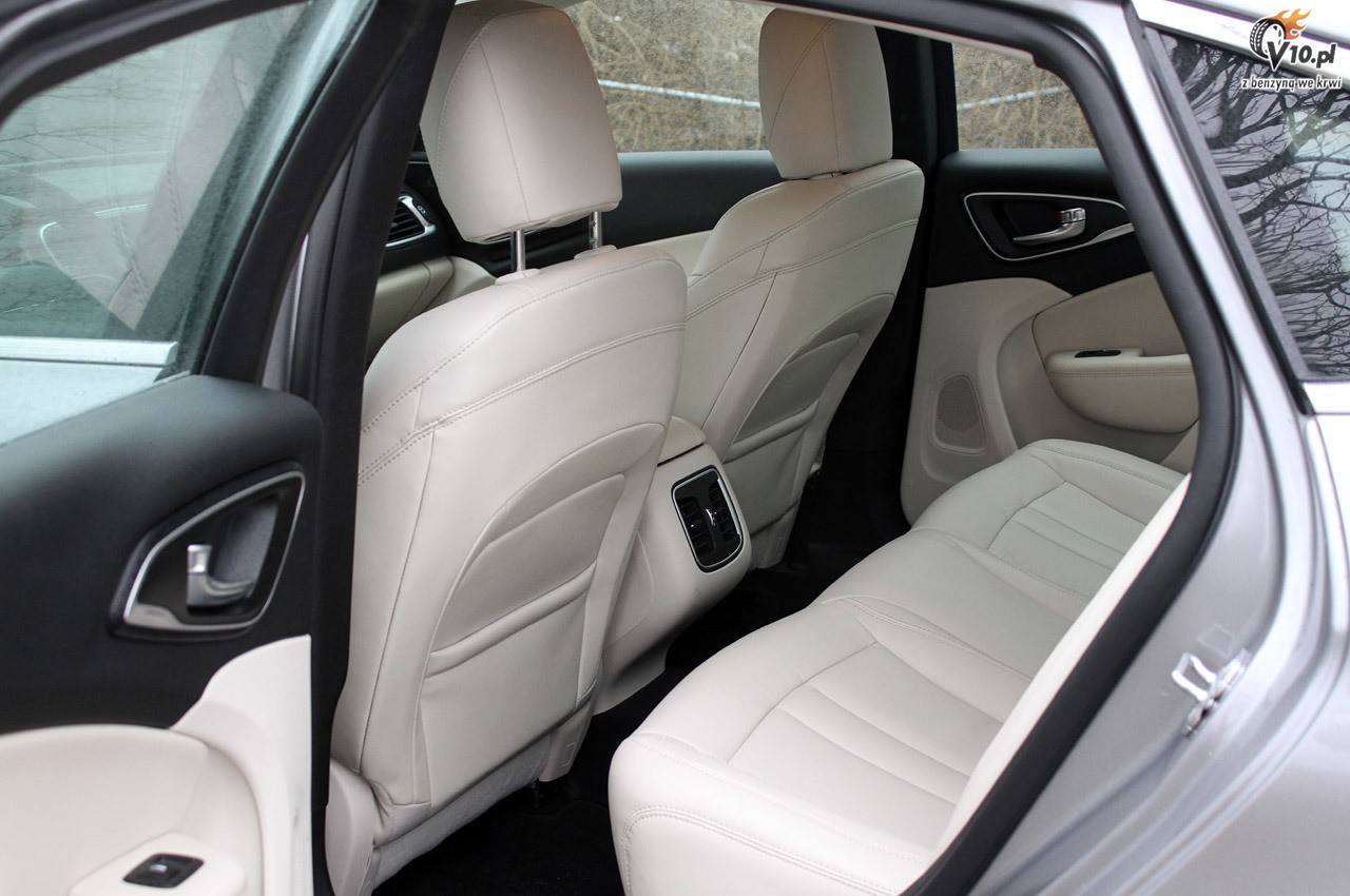 Chrysler 200 model na rok 2015 - pierwsza jazda