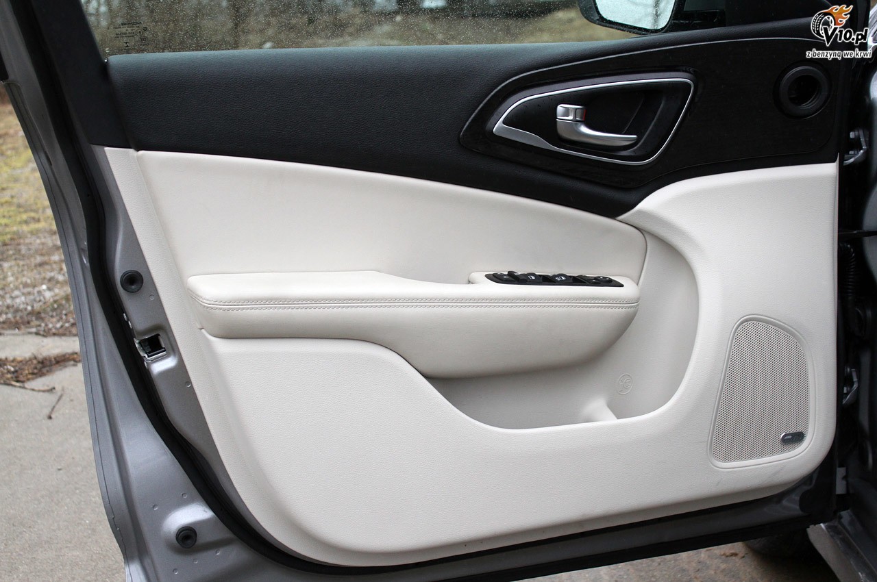 Chrysler 200 model na rok 2015 - pierwsza jazda