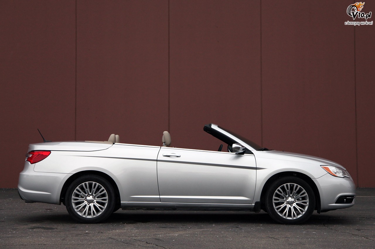 Chrysler 200 Cabrio model 2011