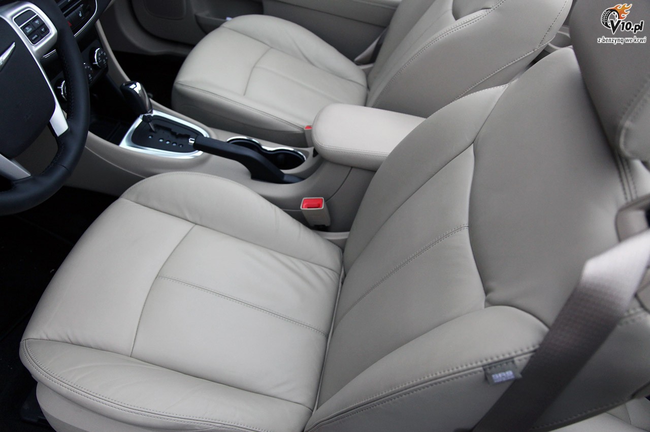 Chrysler 200 Cabrio model 2011