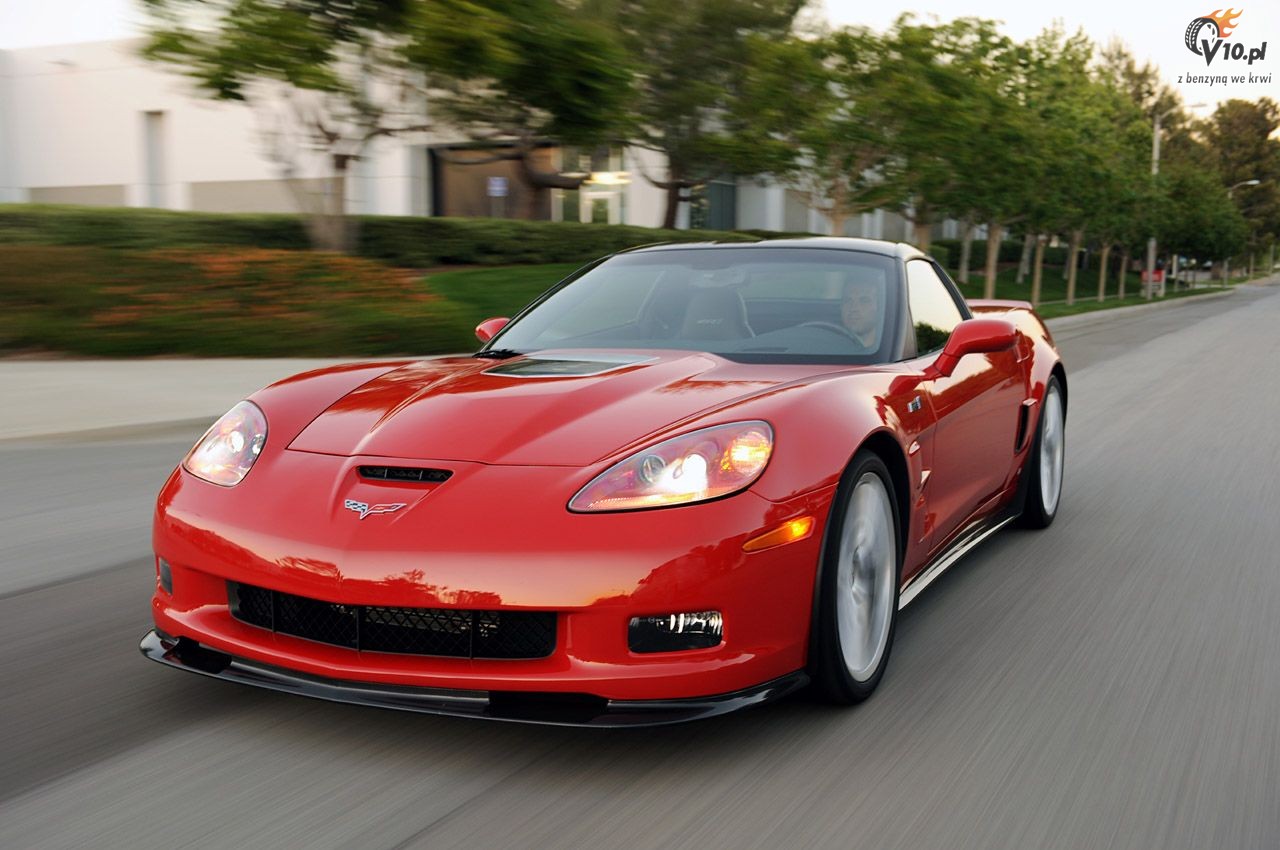Corvette ZR1 pobia Vipera ACR na Nurburgingu
