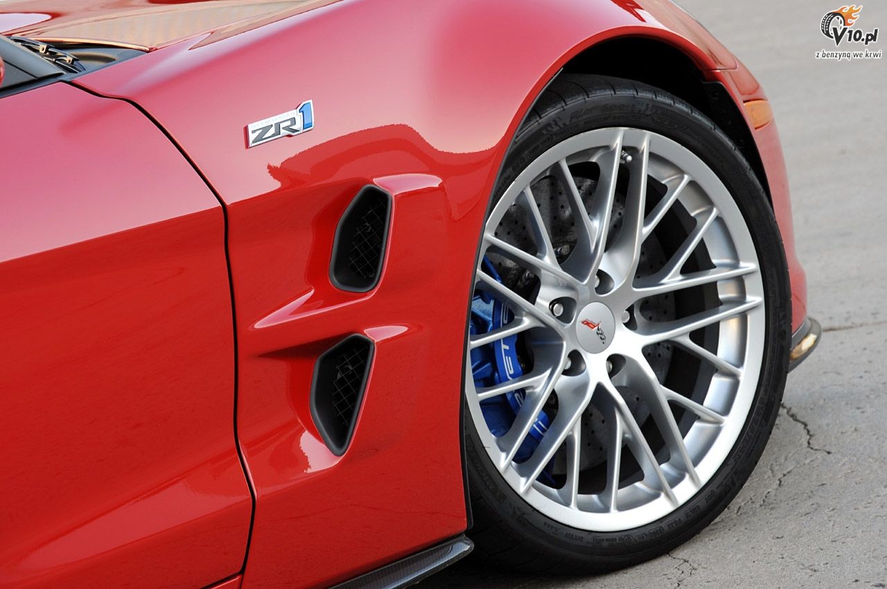 Corvette ZR1 pobia Vipera ACR na Nurburgingu